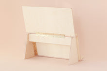 Carrega la imatge al visor de la galeria, Expositor de fusta vertical 40 cm