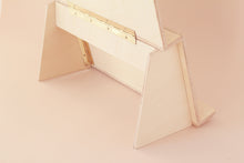 Carrega la imatge al visor de la galeria, Expositor de fusta vertical 40 cm
