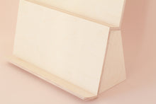 Carrega la imatge al visor de la galeria, Expositor de fusta vertical 40 cm