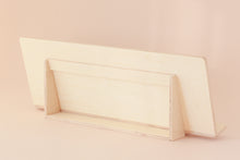 Carrega la imatge al visor de la galeria, Expositor de fusta horitzontal 60 cm
