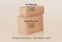 Carrega la imatge al visor de la galeria, Display wooden blocks